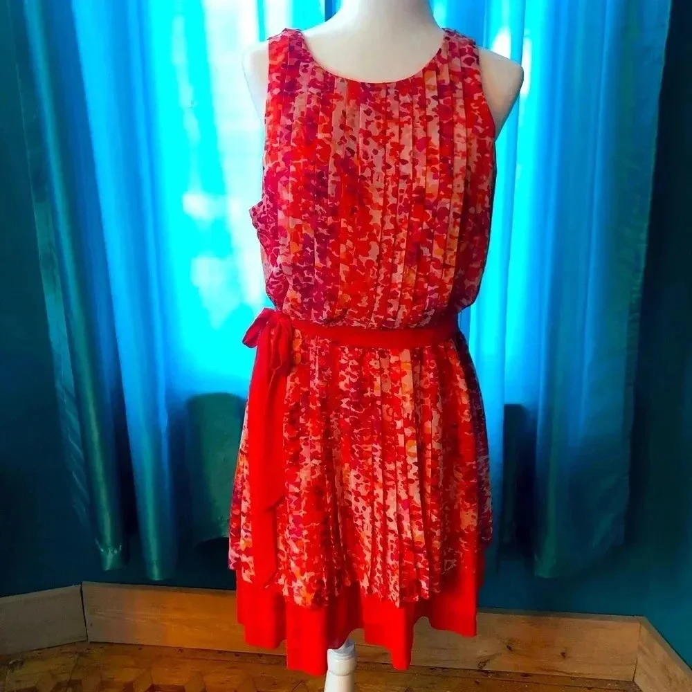 Floral sleveless vertical pleated dress new